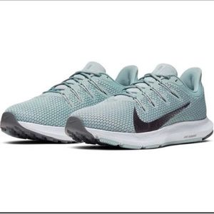 Nike Quest 2 Running Shoes Size: 8.5 Color: Ocean Cube/Metallic Cool Grey